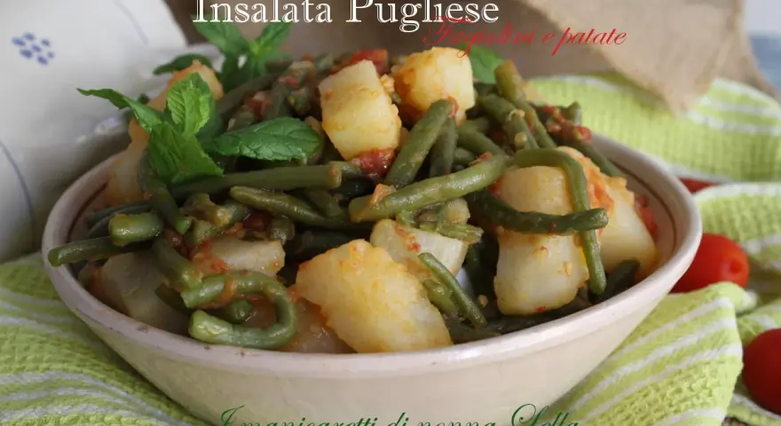 Insalata Pugliese con fagiolini e patate, un piatto saporito e genuino, arricchito da menta fresca.