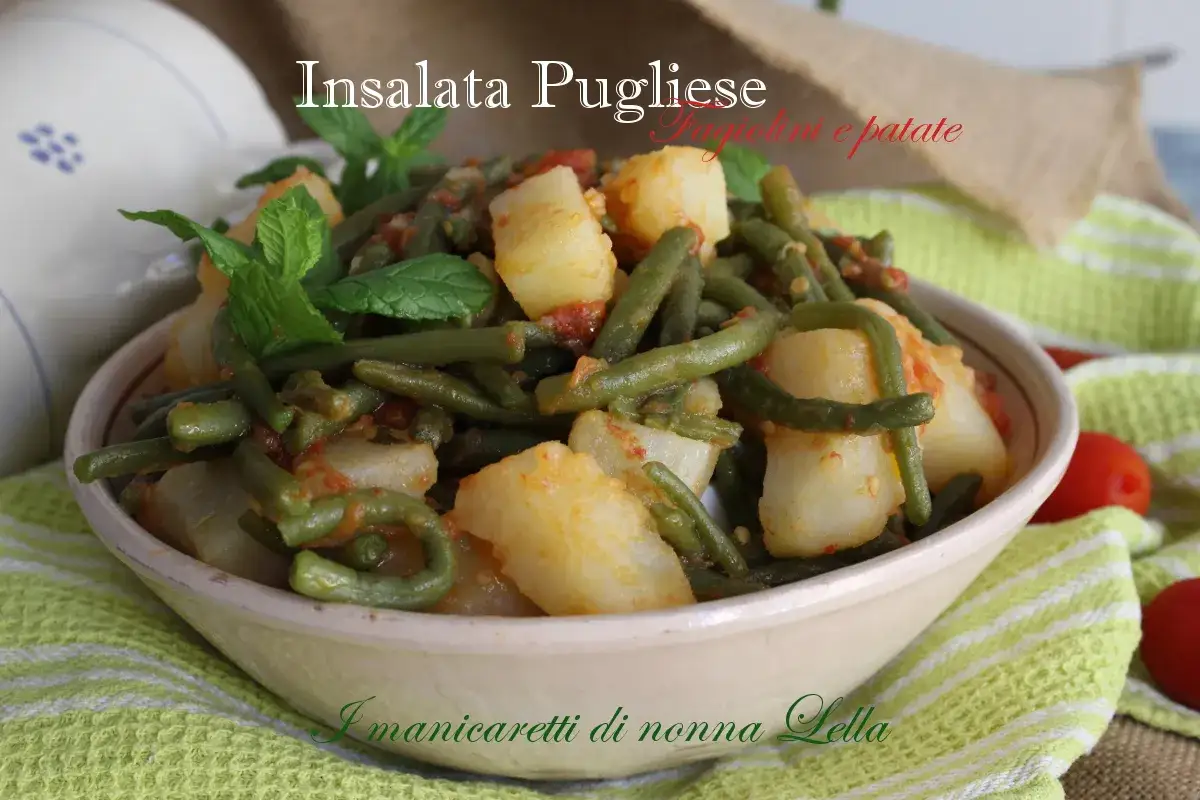 Insalata Pugliese con fagiolini e patate, un piatto saporito e genuino, guarnito con menta fresca.